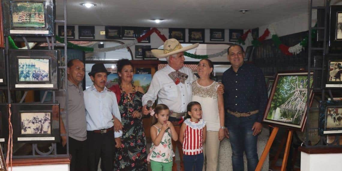 Inauguran exposición plástica en Lienzo Charro de Villahermosa