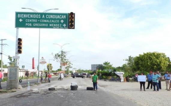 Bloquean autopista Cunduacán- Comalcalco