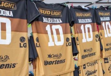 Como pan caliente se vende camiseta de Dorados con el 10 de Maradona