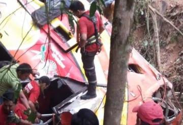 12 muertos y 27 heridos por accidente de autobús en Ecuador