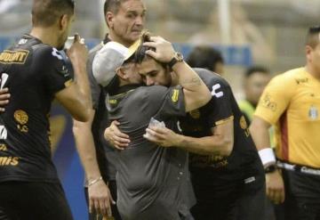 Los Dorados golean en el debut de Diego Maradona