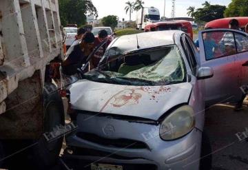 Automóvil  se impacta en parte trasera de un volteo en Gaviotas