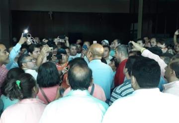 Huelga de brazos caídos en el Congreso de Tabasco