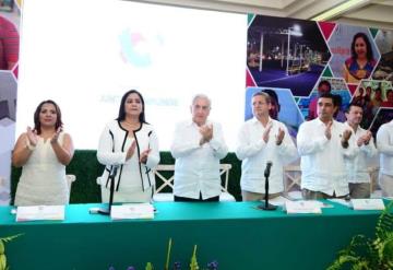 Rinde Casilda Ruiz su tercer Informe de labores