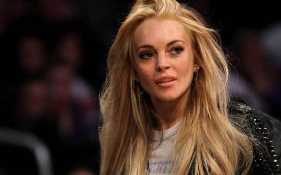 El controvertido video viral en que Lindsay Lohan intenta separar a dos niños de sus padres