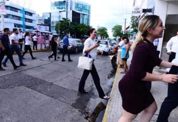 Así salieron a la calle decenas de tabasqueños tras sentir el temblor