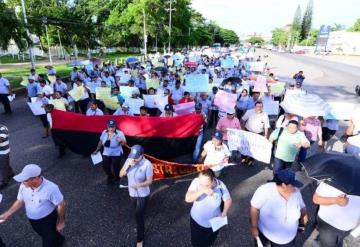 Marchan agremiados al STAIUJAT, exigen mayor apertura laboral