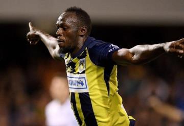 Usain Bolt, se estrena como futbolista profesional y hace doblete