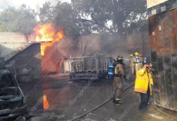 #DEÚLTIMOMOMENTO: Reportan explosión de una bodega huachicolera en Anacleto Canabal 2da sección