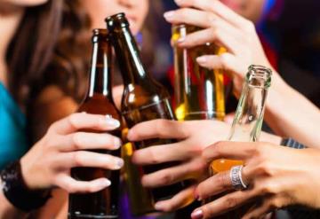 Estudio revela que beber alcohol (en exceso o moderadamente) afecta al cerebro