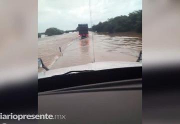 Cierran autopista la Tinaja- Isla en Veracruz por desbordamiento de río