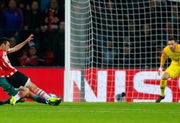 ‘Chucky’ Lozano anota su primer gol en la Champions League