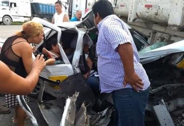 Muere otro pasajero del accidente entre taxi y camión de materiales en la Macuspana- Villahermosa