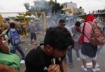 Más de 10 heridos tras pelea entre migrantes y policías en Guatemala