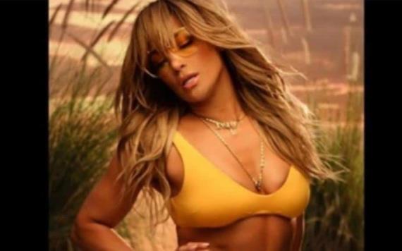Jennifer Lopez luce impactante bikini amarillo