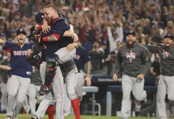 Medias Rojas se coronan en la Serie Mundial de Béisbol