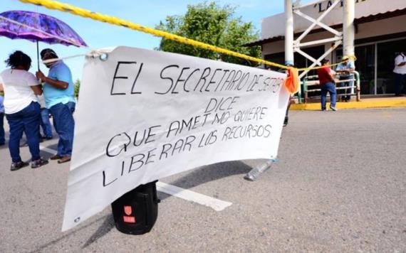Personal administrativo bloquea Gregorio Méndez Magaña y Paseo Usumacinta 