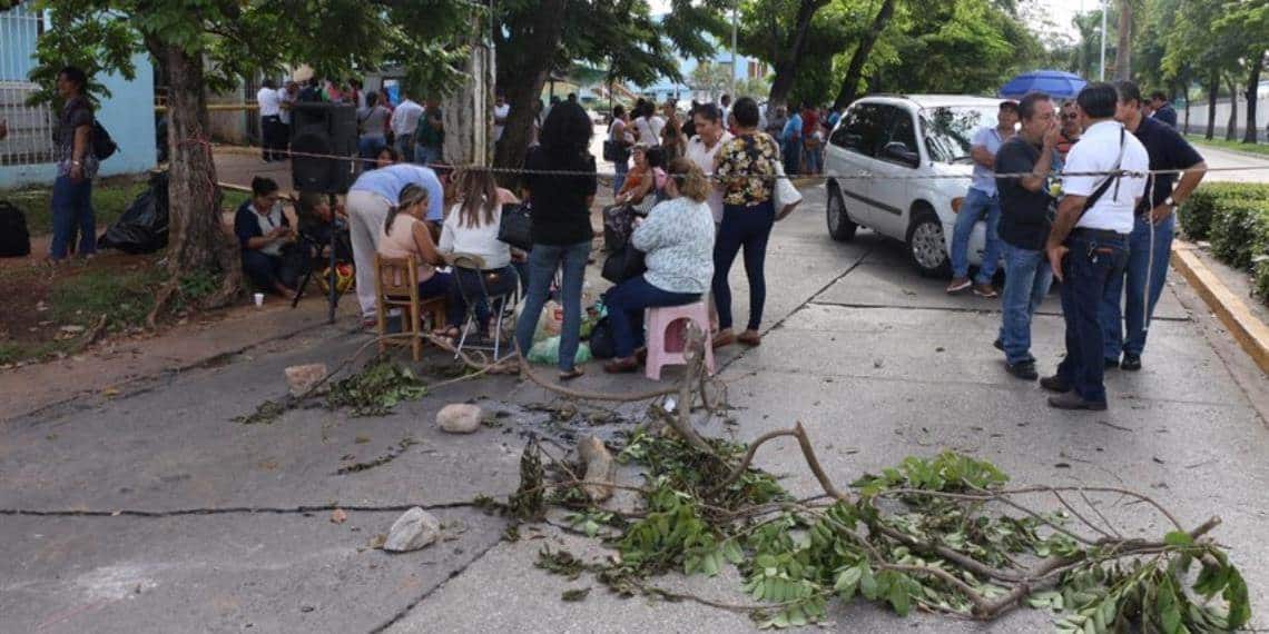 Por segundo día consecutivo mantienen bloqueo en avenida Gregorio Méndez y Paseo Usumacinta
