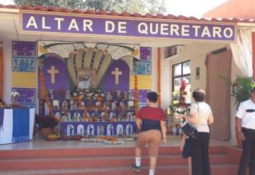 Cientos de personas acuden al Recinto Memorial a visitar a sus muertos