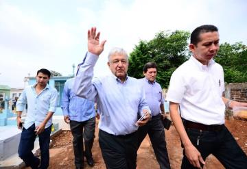 Amlo visita a sus familiares difuntos en la Ciudad de Villahermosa