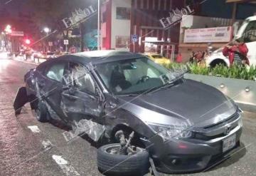 Aparatoso accidente en Paseo Tabasco y Méndez; por andar jugando a las carreritas