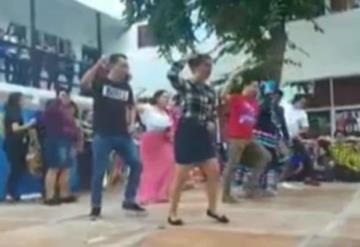 VIDEO: Cae escenario donde multitud bailaba El payaso de rodeo