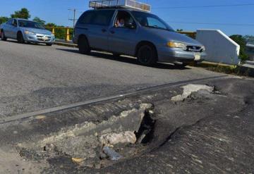 Hundimientos, baches y aberturas principales características de puentes en Villahermosa