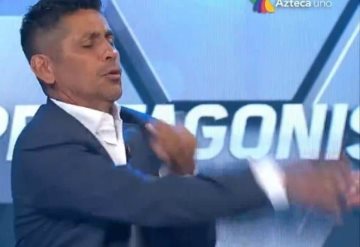 VIDEO: Jorge Campos se enoja y golpea a Martinoli en programa en vivo 