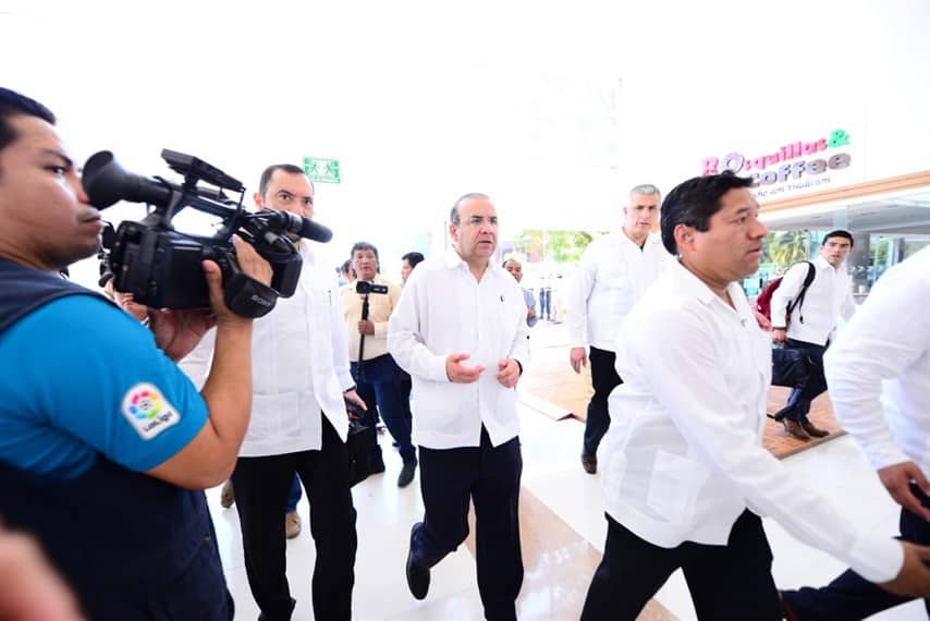 Empresarios y políticos acuden el Sexto Informe de Gobierno de Arturo Núñez Jiménez