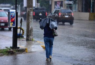 Frente frío número 10 se hace presente en Tabasco, capitalinos viven las primeras lluvias del día