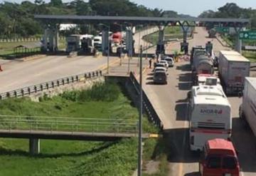 Pobladores bloquean autopista Cárdenas - Agua Dulce