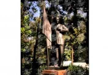 El presidente Peña Nieto ya tiene su estatua en Los Pinos