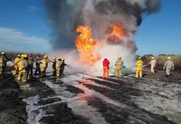 Continúan acciones para sofocar las llamas tras explosión en Cárdenas