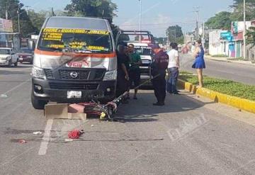 Chófer de combi atropella a motociclistas sobre la carretera a Nacajuca