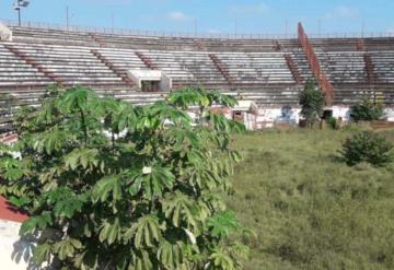 Usan de basurero la Plaza de Toros en Villahermosa