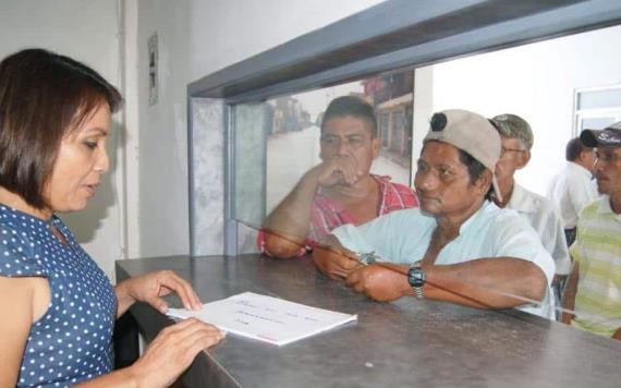 Ayuntamiento de Comalcalco inicia pago de prestaciones de fin de año a trabajadores
