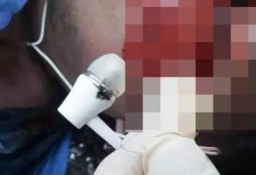 Joven muere electrocutado por usar el celular mientras se cargaba