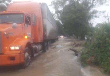 Cierran el paso en la carretera Villahermosa - Teapa