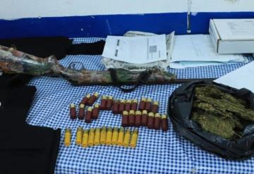 Detienen a sujeto con arma de fuego y mariguana en Comalcalco