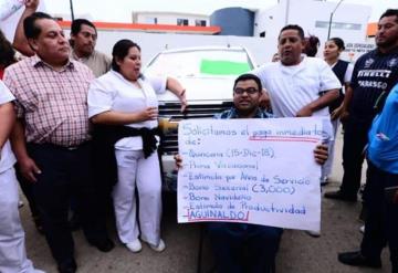 Cinco horas lleva en el estacionamiento del Hospital del Niño la esposa del gobernador