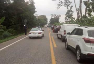 Trabajadores plataneros bloquean carretera Villahermosa-Teapa