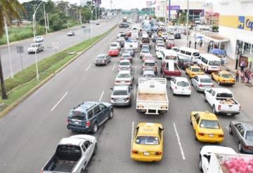 Por falta de pagos toman puente Los Monos