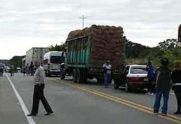 Bloquean carretera Escárcega-Chetumal