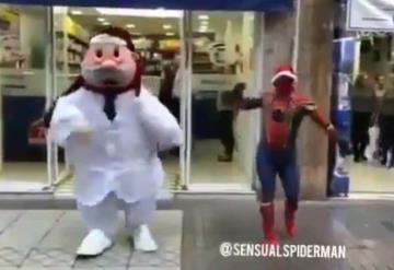 Spider-Man se echa un bailazo con el Dr. Simi