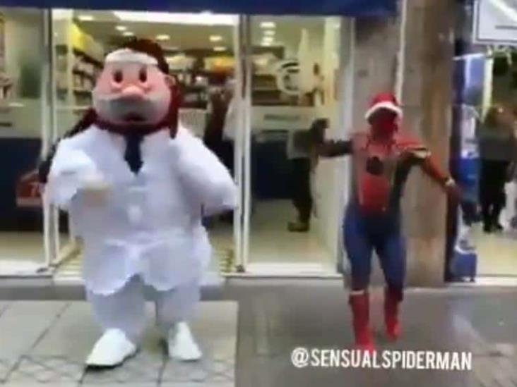 Spider-Man se echa un bailazo con el Dr. Simi