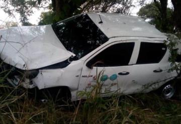 Hace pedazos camioneta de la FGE