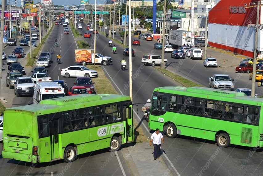 #FOTOGALERIA Así luce Periférico a la altura de la SCT por bloqueo de transportistas de Transbus