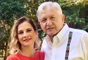 Desean López Obrador y Beatriz Gutiérrez, feliz año nuevo a mexicanos