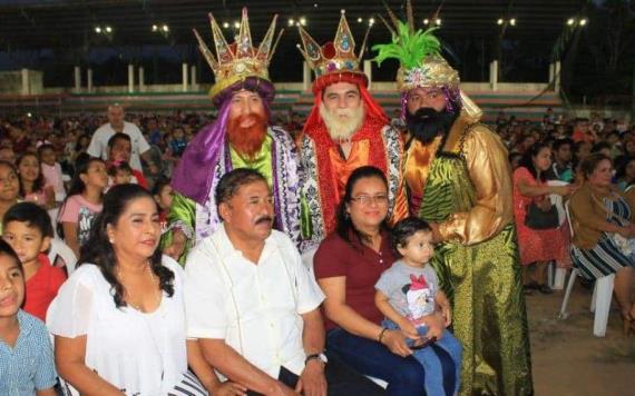 Celebran a niños paraiseños con gran festival de Día de Reyes