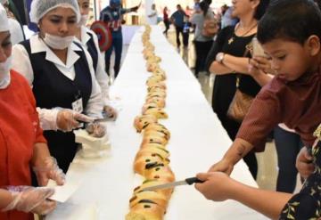 Festeja Plaza Altabrisa a niños y niñas con la tradicional Partida de Rosca de Reyes